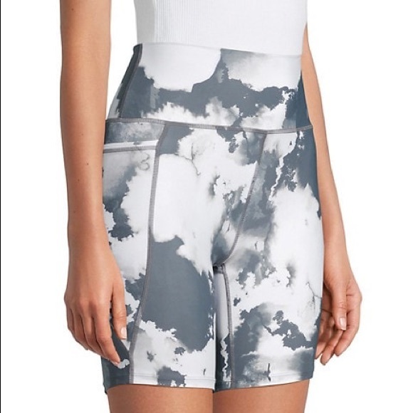 -`♡´- Free! Sage Collective Cloud-Print Everyday Shorts Size XS - Picture 9 of 11